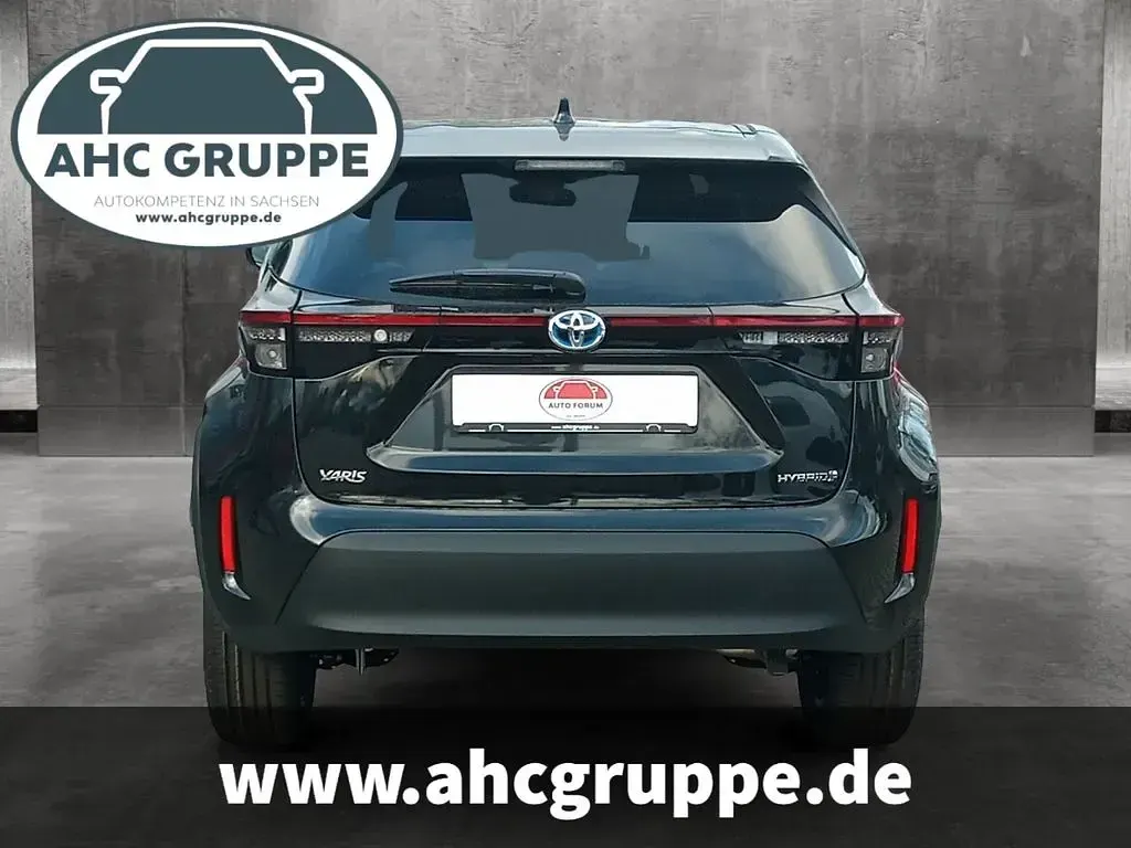 Neu Toyota Yaris Cross 131 PS (96 kW) 2026 Grau SUV