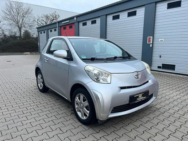 Silber Gebraucht 2009 Toyota iQ Basis Kleinwagen | 6.999 € - Bild 1/4