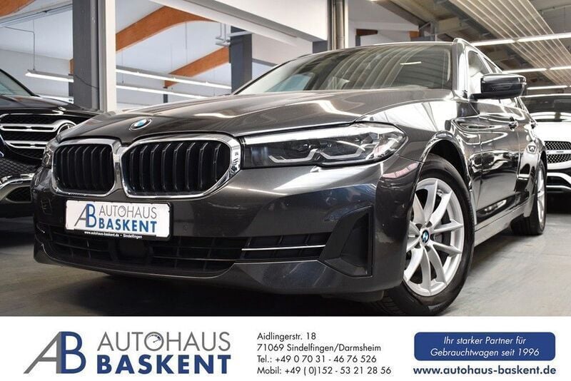 Grau Gebraucht 2022 BMW 520 Limousine | 26.890 € (Superpreis) - Bild 1/4