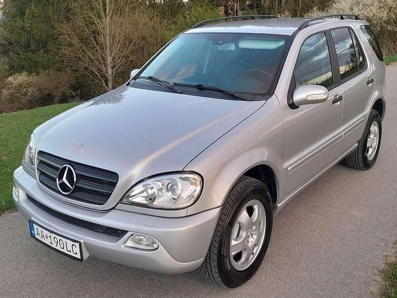 Silber Gebraucht 2003 Mercedes ML270 SUV | 16.490 € - Bild 1/4