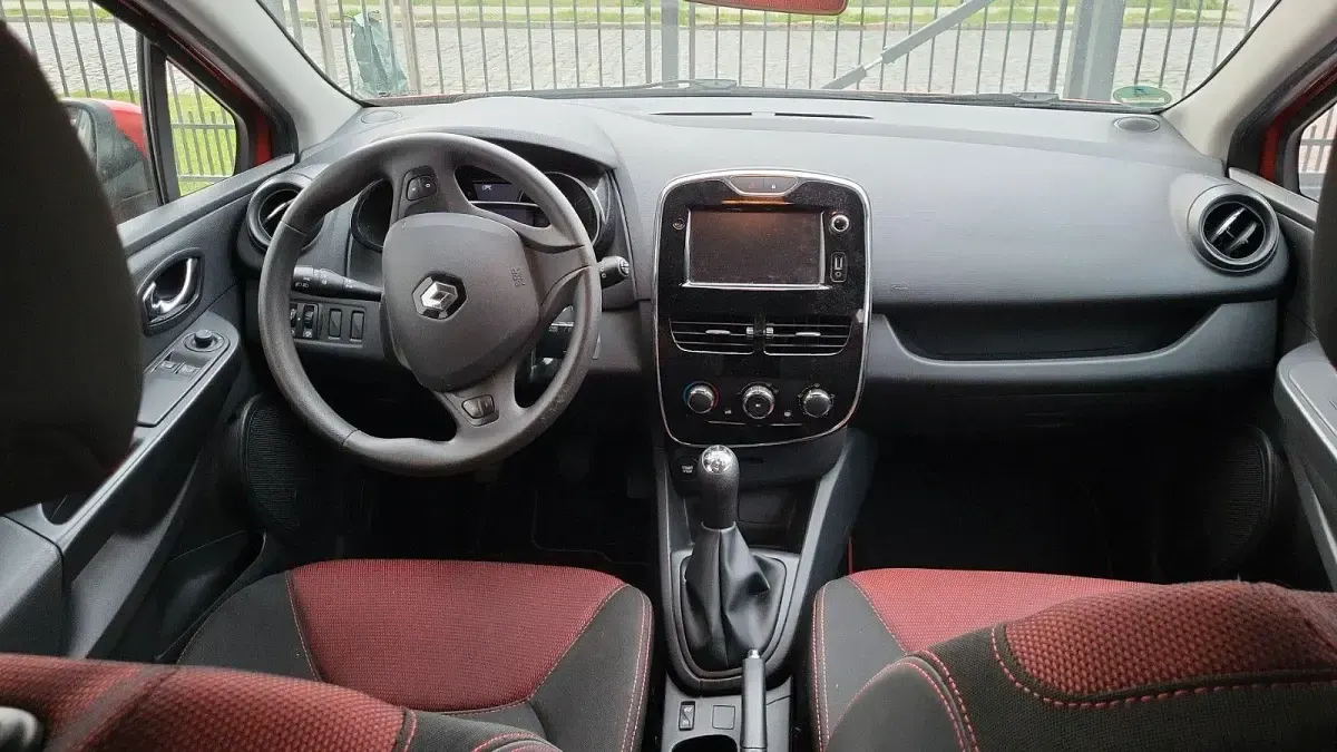 Second-hand Renault Clio IV Expression 75 CP (55 kW) 2013 Roșu Hatchback
