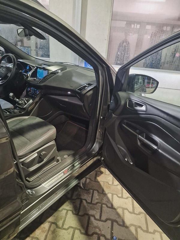 Gebraucht Ford Kuga ST-Line 150 PS (110 kW) 2018 Grau SUV