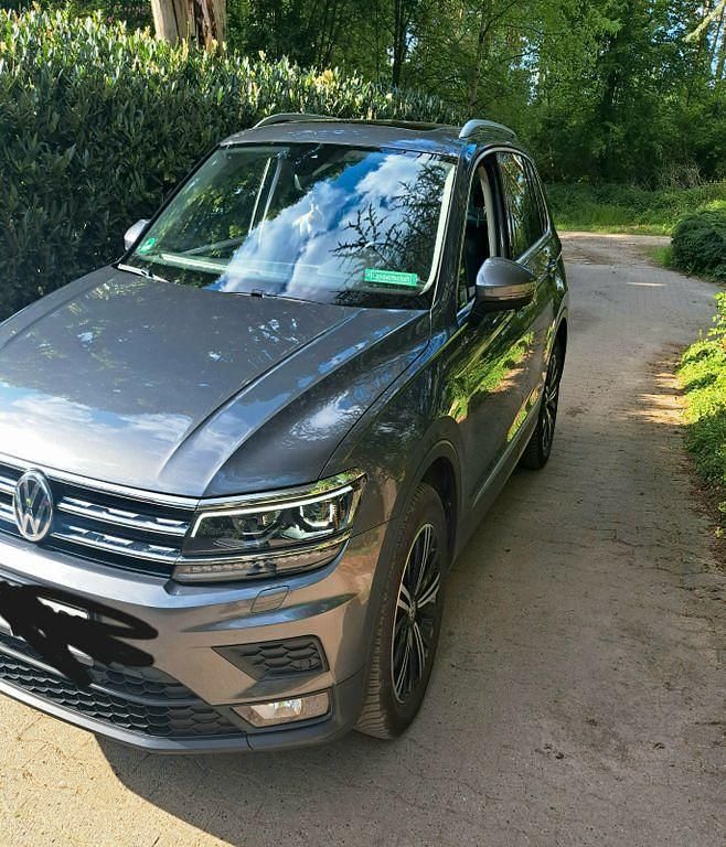 Grau Gebraucht 2017 VW Tiguan Sound SUV | 20.000 € (Guter Preis) - Bild 1/4