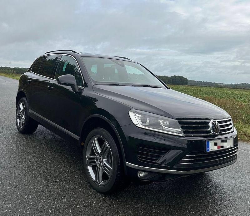 Schwarz Gebraucht 2015 VW Touareg Terrain Tech SUV | 17.500 € (Superpreis) - Bild 1/4