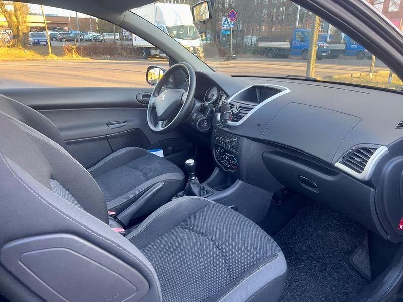 Gebraucht Peugeot 206+ 60 PS (44 kW) 2009 Schwarz Kleinwagen