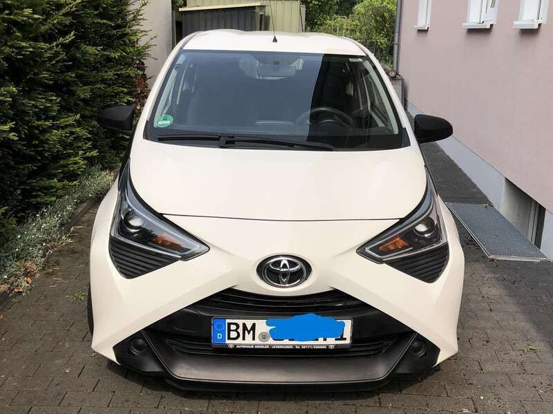 Weiß Gebraucht 2018 Toyota Aygo Business Edition Kleinwagen | 6.900 € (Guter Preis) - Bild 1/4