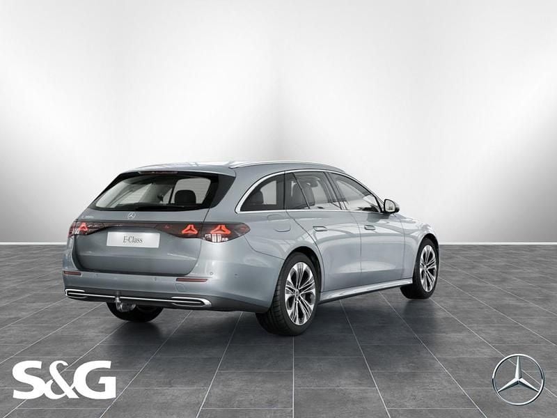 Gebraucht Mercedes E300 204 PS (150 kW) 2024 Metalliclack hightechsilber Kombi