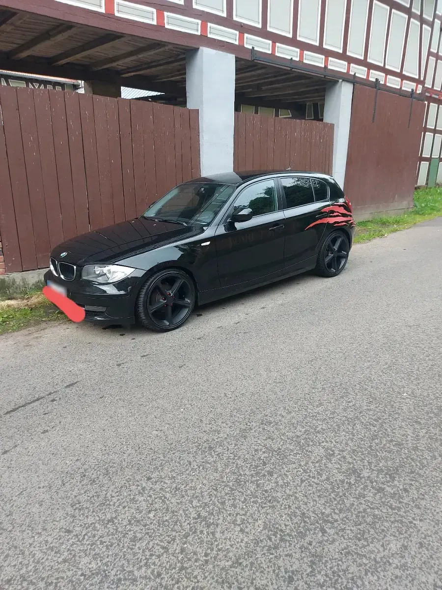 Gebraucht BMW 116 122 PS (89 kW) 2010 Schwarz Kleinwagen