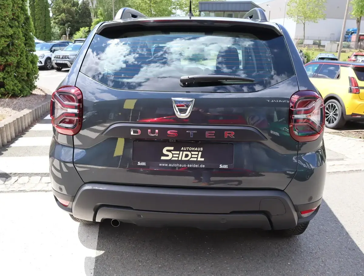 Gebraucht Dacia Duster Comfort 101 PS (74 kW) 2022 Grau SUV