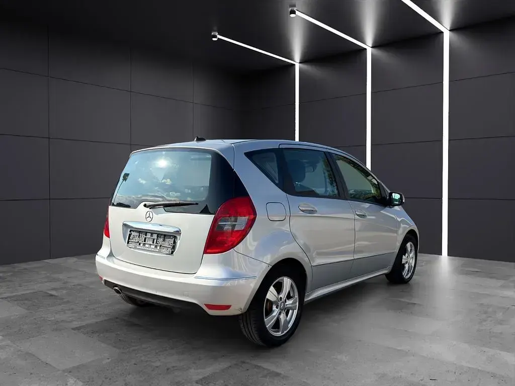 Gebraucht Mercedes A200 140 PS (102 kW) 2010 Polarsilber Limousine