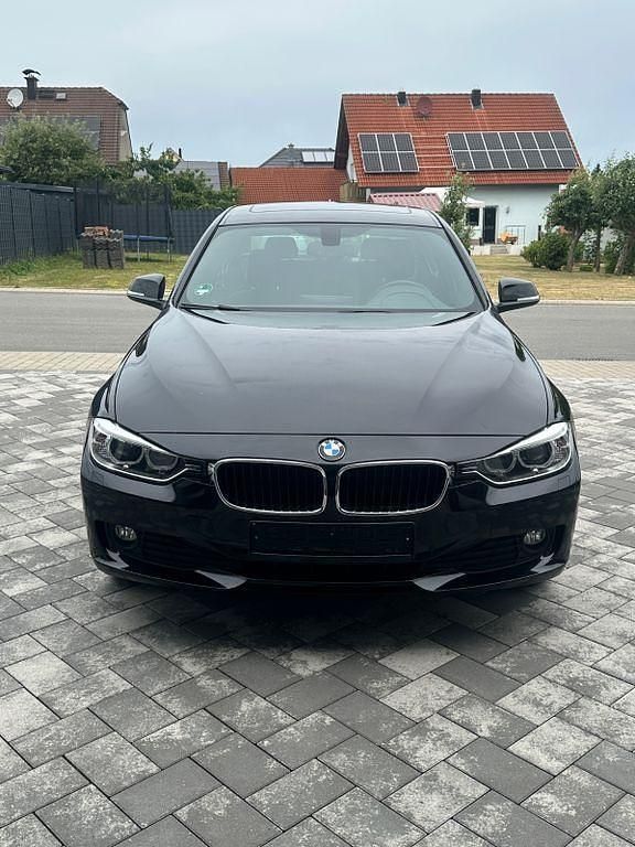 Schwarz Gebraucht 2013 BMW 316 Sport Line Limousine | 14.000 € (Teuer) - Bild 1/4
