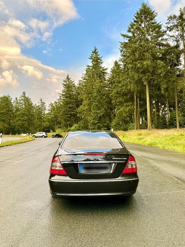 Gebraucht Mercedes E200 Avantgarde 184 PS (135 kW) 2007 Schwarz Limousine
