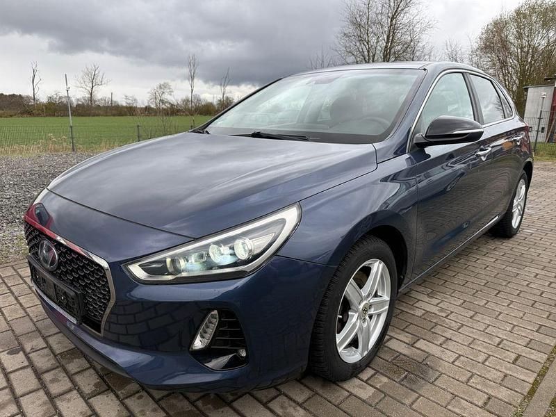 Gebraucht Hyundai i30 140 PS (102 kW) 2017 Blau Limousine