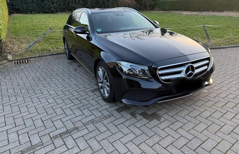 Gebraucht Mercedes E200 Avantgarde 184 PS (135 kW) 2018 Schwarz Kombi