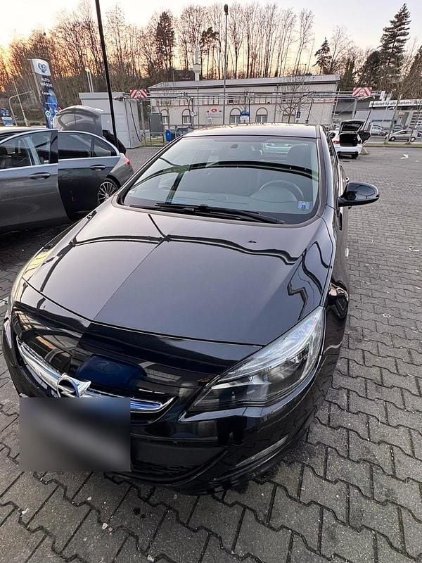 Gebraucht Opel Astra Selection 116 PS (85 kW) 2015 Schwarz Limousine