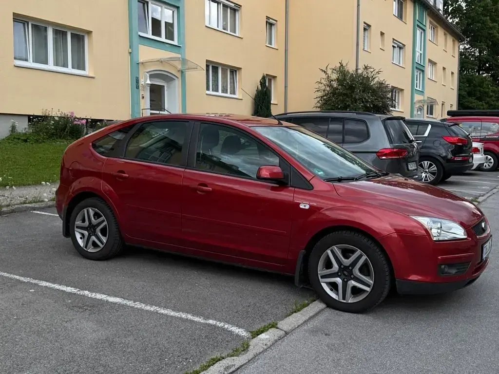 Gebraucht Ford Focus Ambiente 101 PS (74 kW) 2008 Rot Limousine