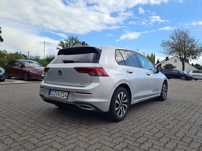 Gebraucht VW Golf VIII Active 150 PS (110 kW) 2023 Silber metallic Limousine