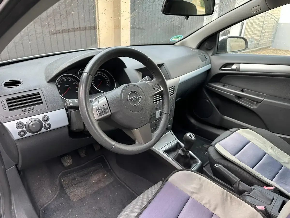 Gebraucht Opel Astra GTC 105 PS (77 kW) 2006 Silber Coupé