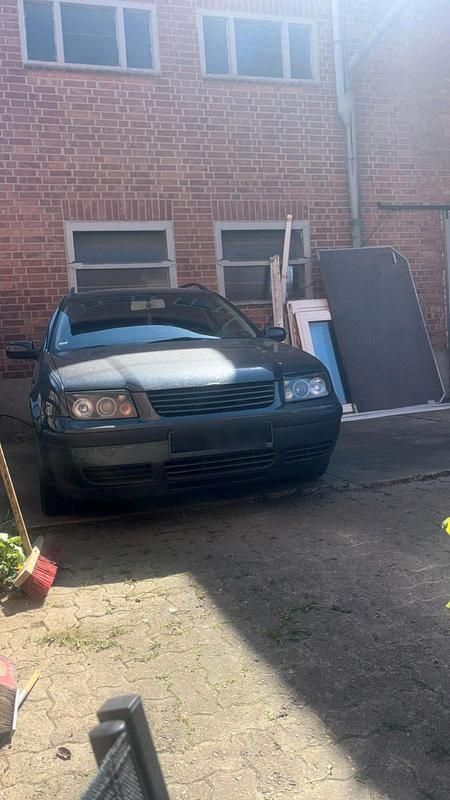 Grau Gebraucht 2000 VW Bora Limousine | 777 € (Guter Preis) - Bild 1/4