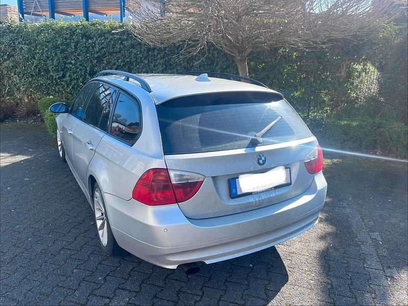 Gebraucht BMW 320 163 PS (119 kW) 2007 Silber Kombi
