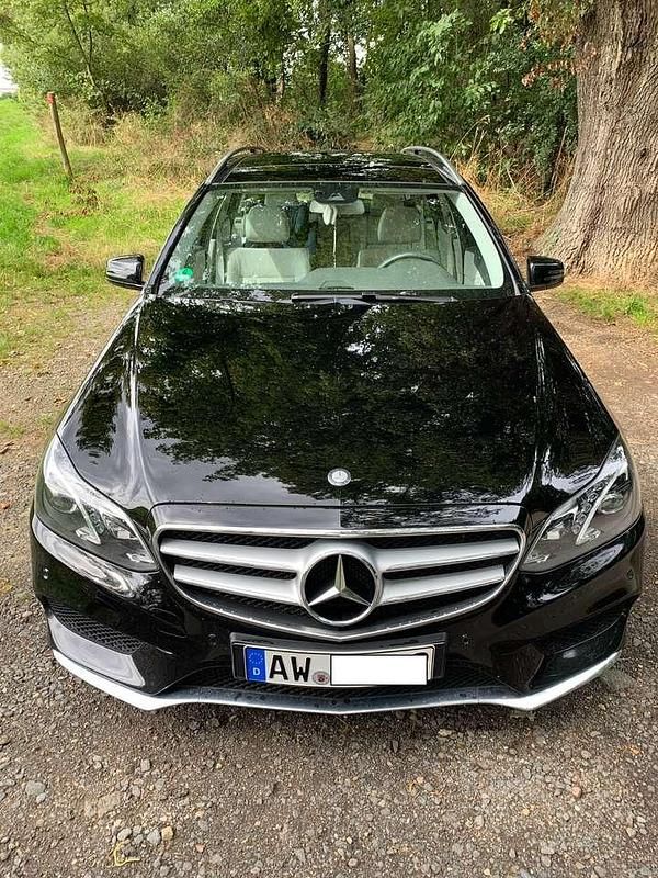 Schwarz Gebraucht 2014 Mercedes E350 Avantgarde Kombi | 18.900 € (Etwas zu teuer) - Bild 1/4