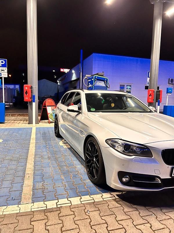 Gebraucht BMW 520 184 PS (135 kW) 2014 Grau Kombi