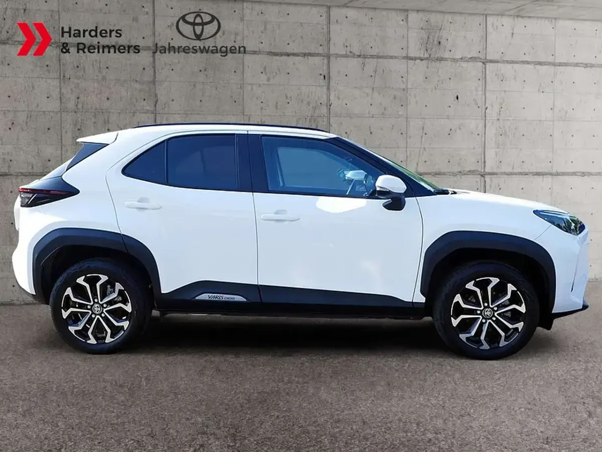 Gebraucht Toyota Yaris Cross Style 116 PS (85 kW) 2025 Weiß SUV