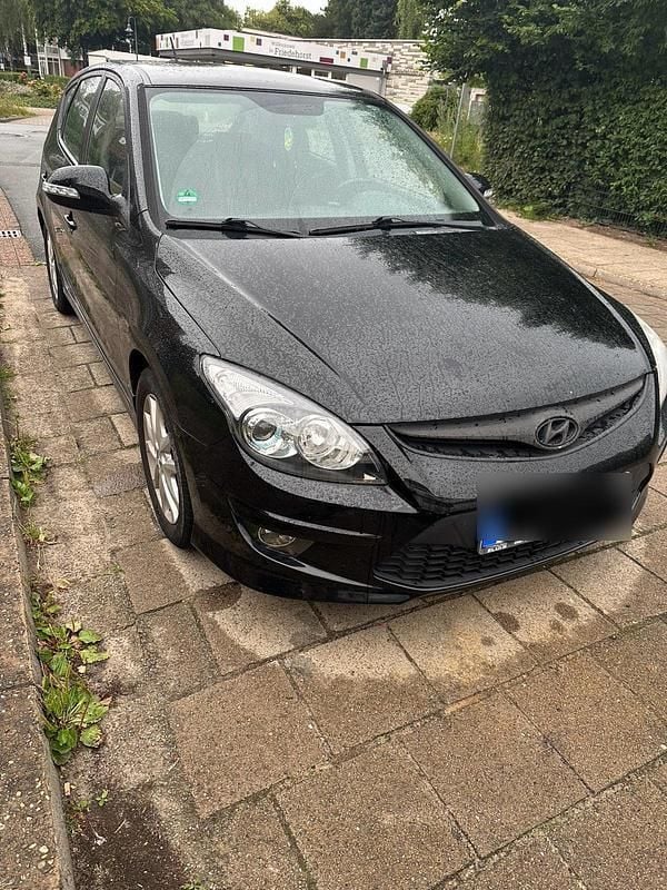 Schwarz Gebraucht 2011 Hyundai i30 Limousine | 2.600 € (Guter Preis) - Bild 1/4