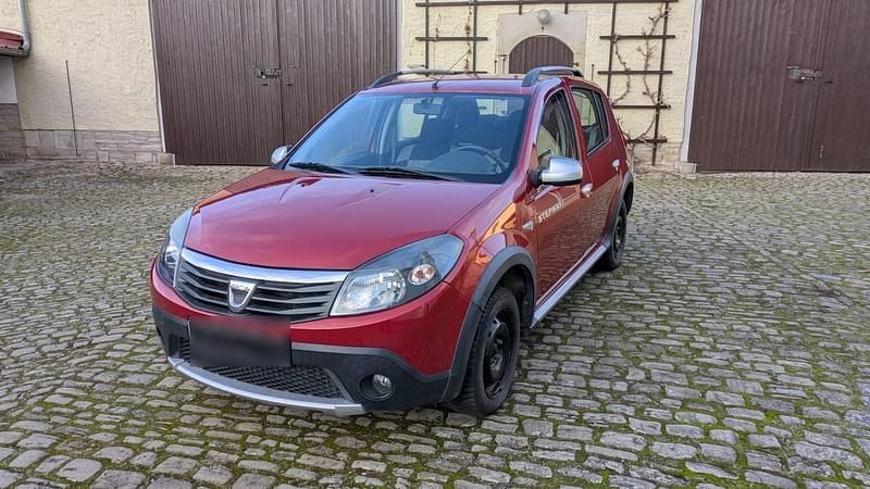 Rot Gebraucht 2012 Dacia Sandero Stepway Kleinwagen | 3.500 € (Guter Preis) - Bild 1/4