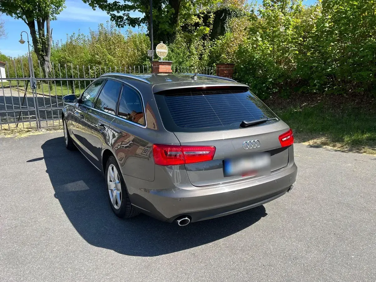 Gebraucht Audi A6 Ambiente 204 PS (150 kW) 2012 Grau Kombi