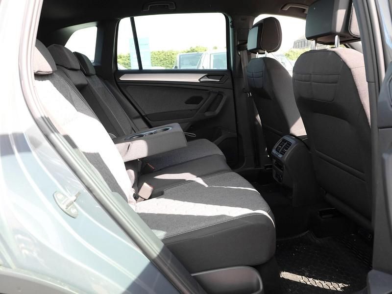 Gebraucht VW Tiguan Move 150 PS (110 kW) 2023 Delfingrau metallic (metallic) SUV