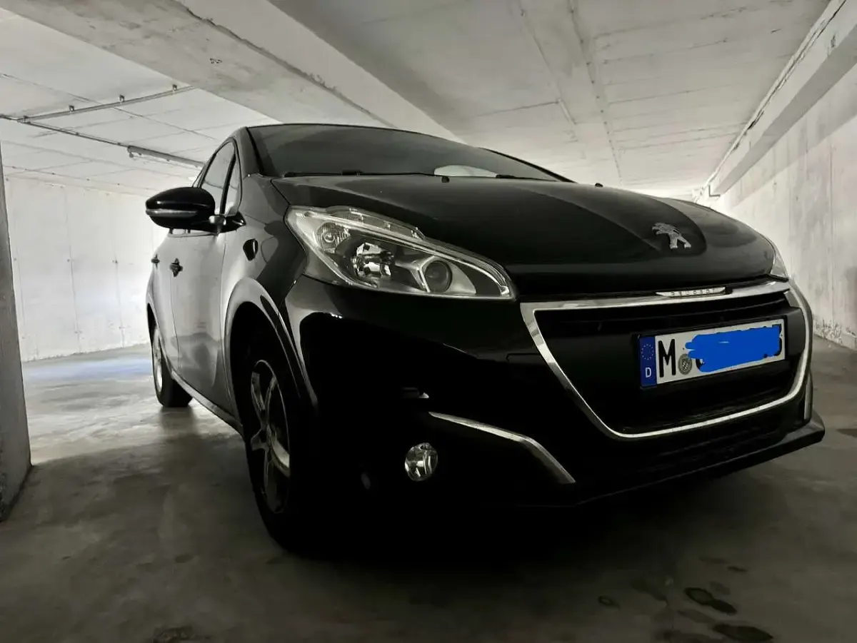 Gebraucht Peugeot 208 82 PS (60 kW) 2017 Kleinwagen