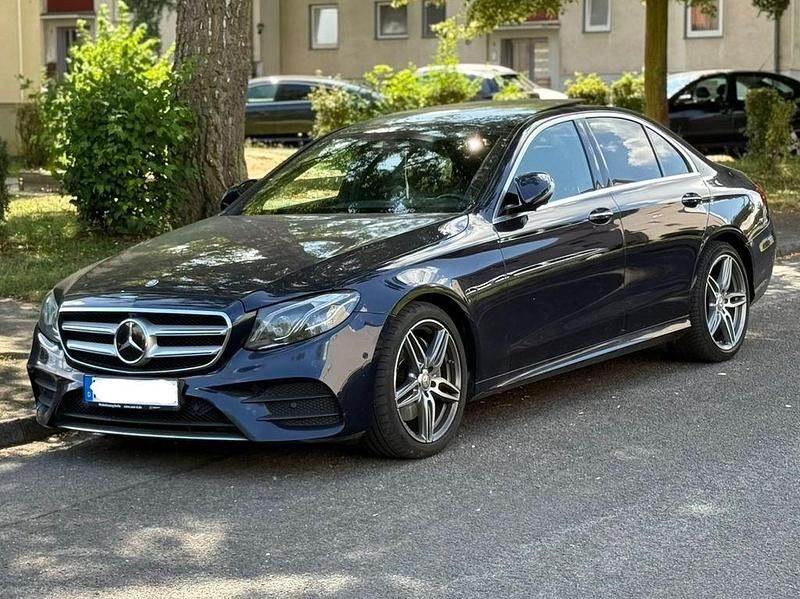 Gebraucht Mercedes E220 AMG line 194 PS (142 kW) 2017 Blau Limousine