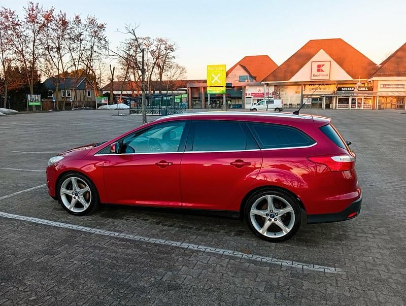 Gebraucht Ford Focus 2011 Rot Kombi