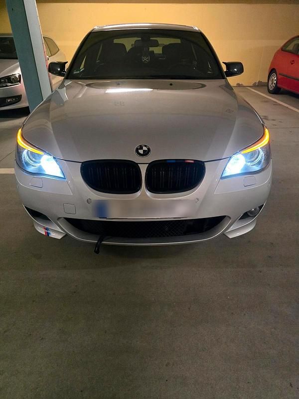 Silber Gebraucht 2009 BMW 523 M Sport Limousine | 9.500 € (Etwas zu teuer) - Bild 1/4