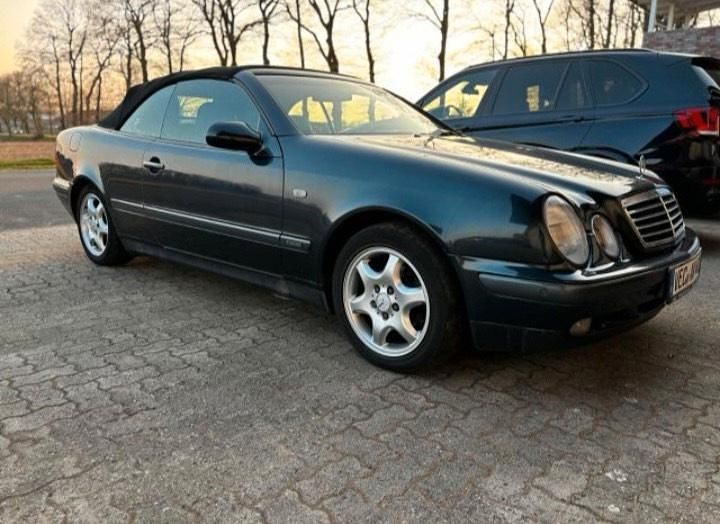 Blau Gebraucht 2000 Mercedes CLK200 Cabrio | 2.250 € (Fairer Preis) - Bild 1/4
