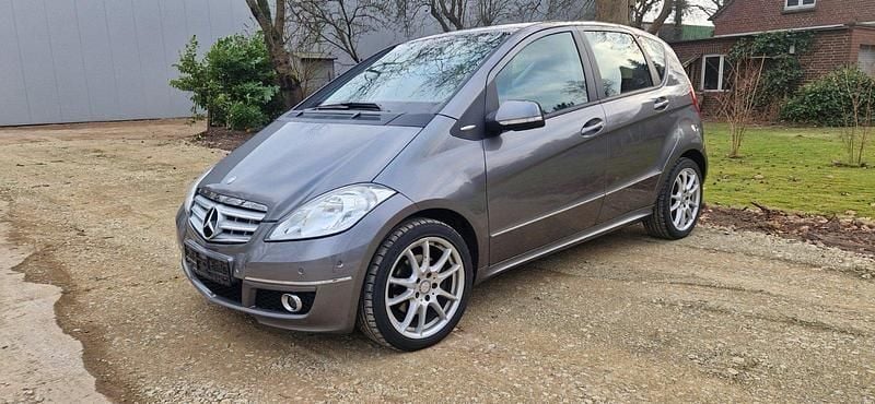 Gebraucht Mercedes A200 140 PS (102 kW) 2012 Grau Kleinwagen