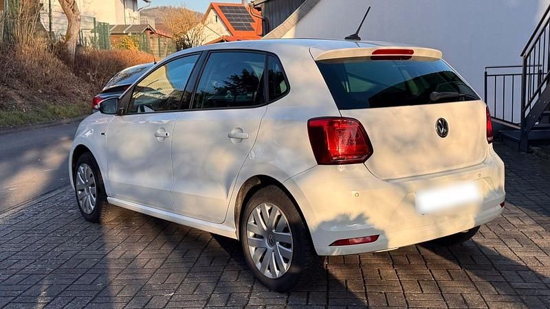 Gebraucht VW Polo LOUNGE 75 PS (55 kW) 2015 Weiß Kleinwagen