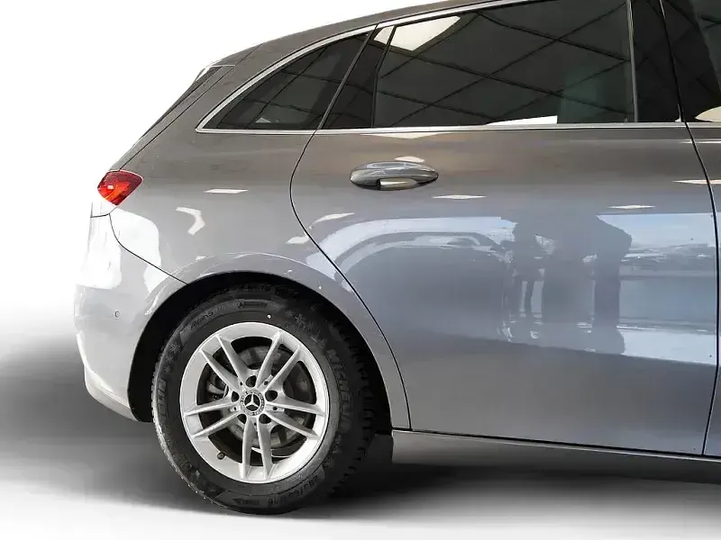 Gebraucht Mercedes B200 Progressive 163 PS (119 kW) 2025 Grau Kleinwagen