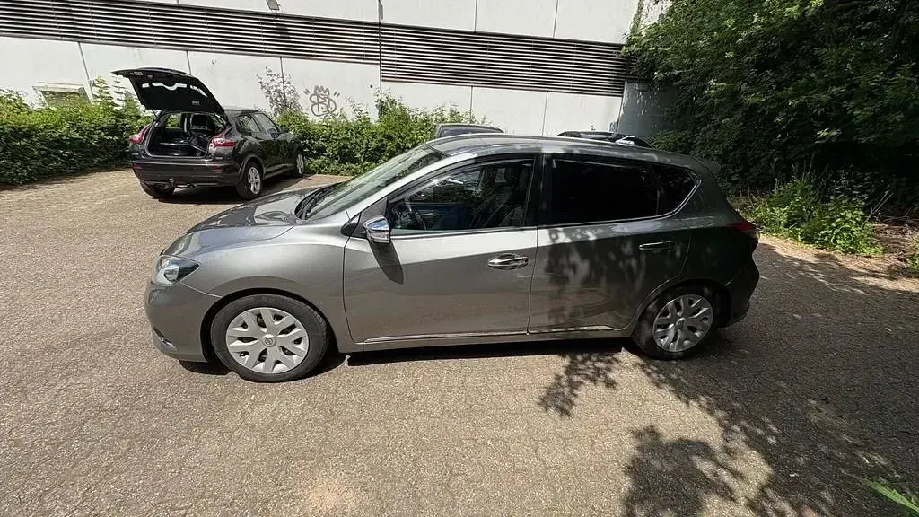 Gebraucht Nissan Pulsar Tekna 190 PS (139 kW) 2015 Grau Kleinwagen