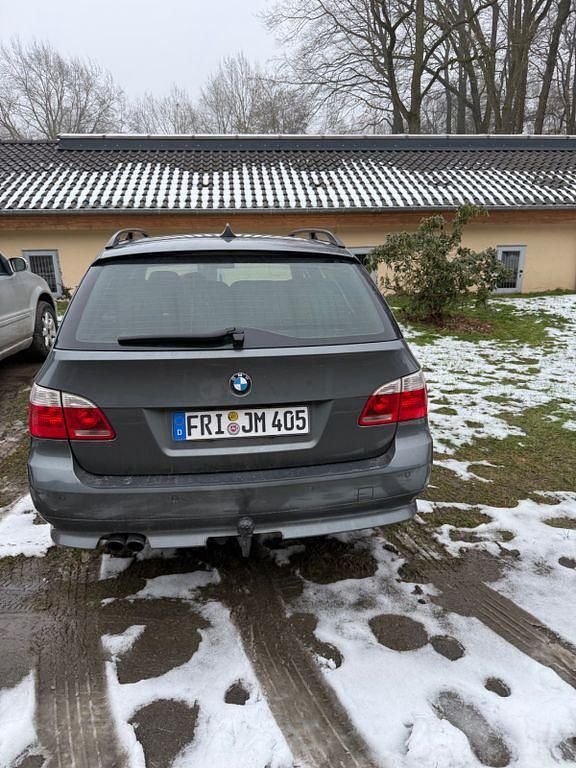 Gebraucht BMW 525 177 PS (130 kW) 2006 Grau Kombi