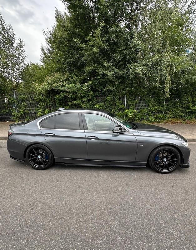 Grau Gebraucht 2012 BMW 328 Sport Line Limousine | 15.700 € (Etwas zu teuer) - Bild 1/4