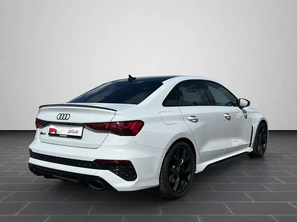 Gebraucht Audi RS3 Ambiente 400 PS (294 kW) 2024 Gletscherweiß metallic Limousine