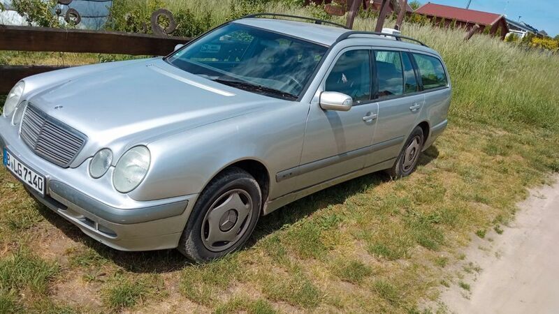 Gebraucht Mercedes E200 Classic 163 PS (119 kW) 2002 Silber Kombi