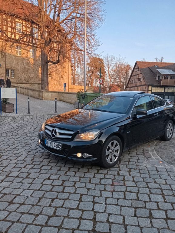 Schwarz Gebraucht 2012 Mercedes C180 Coupé | 6.500 € (Fairer Preis) - Bild 1/4