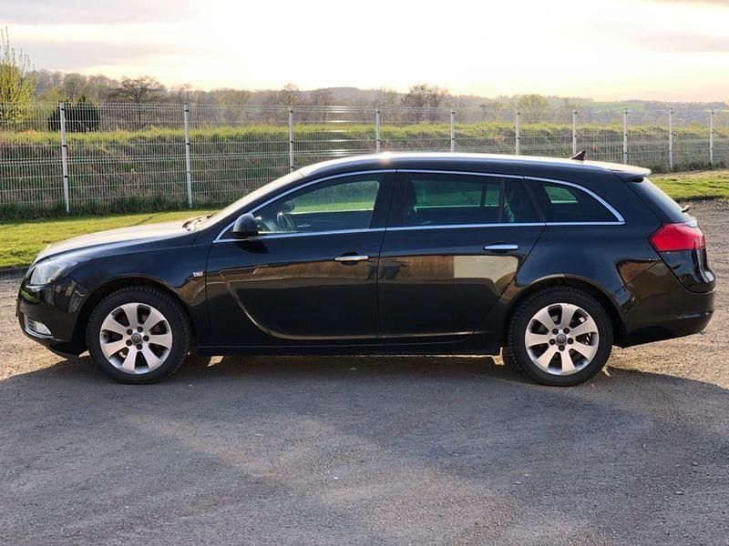 Second-hand Opel Insignia 131 CP (96 kW) 2012 Negru Break