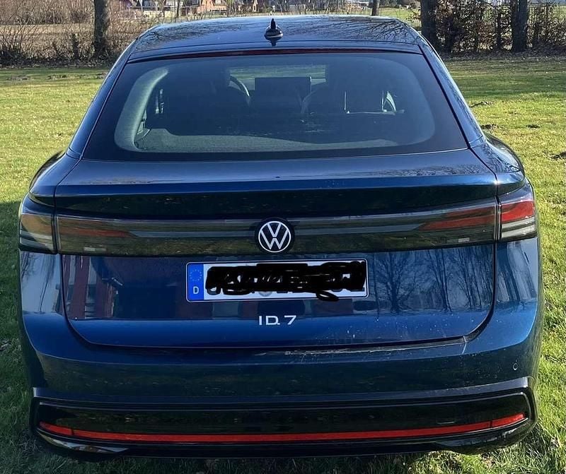 Gebraucht VW ID.7 Pro 210 kW (286 PS) 2025 Blau Kleinwagen
