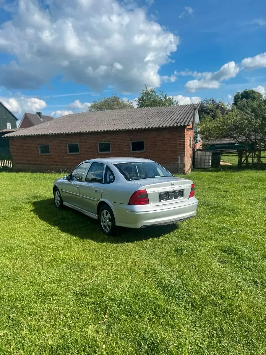 Gebraucht Opel Vectra 101 PS (74 kW) 2001 Silber Limousine