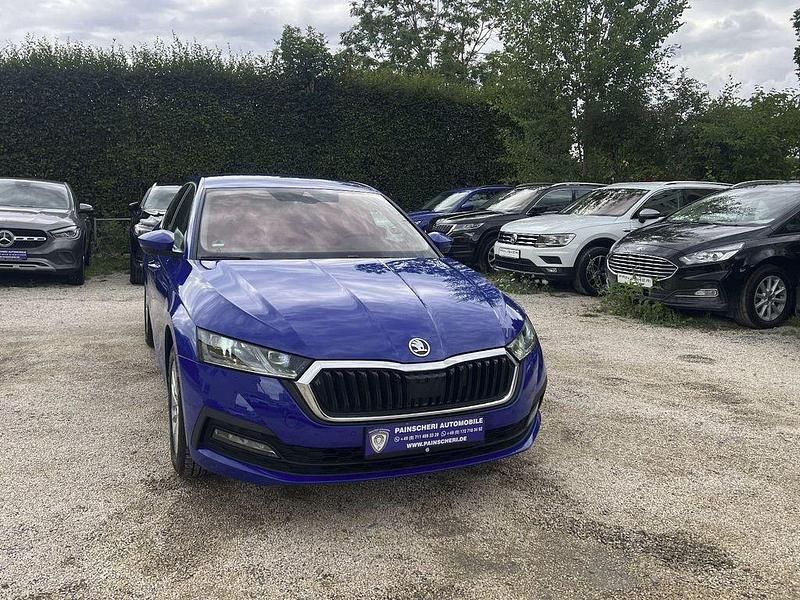 Modra energy/energy blue Gebraucht 2021 Skoda Octavia Ambition Limousine | 18.499 € (Fairer Preis) - Bild 1/4