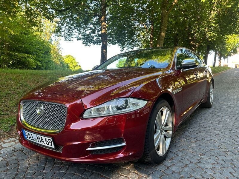 Rot Gebraucht 2012 Jaguar XJ Portfolio Limousine | 12.800 € - Bild 1/4